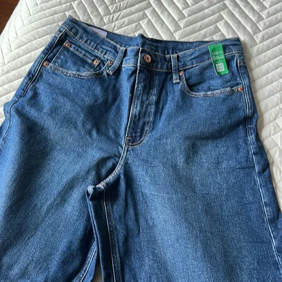 GAP NEW High Rise Wide-Leg Jeans 12/31R. Never worn. - Picture 4 of 11